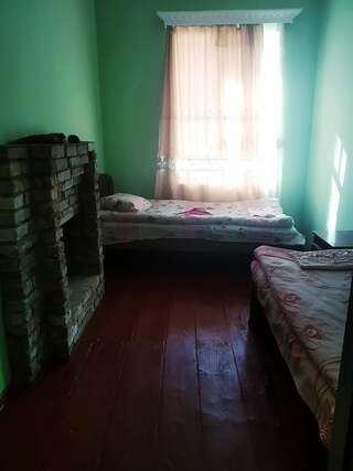 Отели типа «постель и завтрак» Raul Lushnu Darbaz Местиа Двухместный номер с 1 кроватью, вид на сад-1